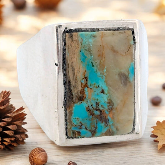 Cholla Trail | Sterling Silver Turquoise Ring with a Single Kingman Turquoise Cabochon - Size 7.5