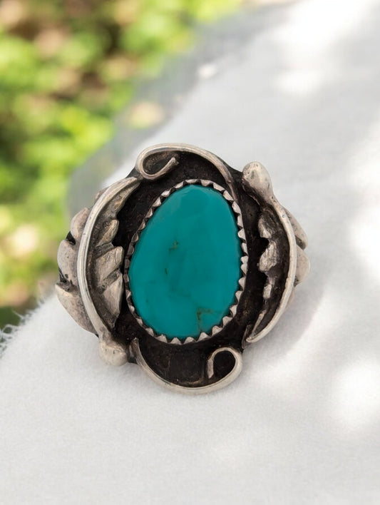 Two Arrows | Vintage Sterling Silver Ring with Turquoise Cabochon - Size 4