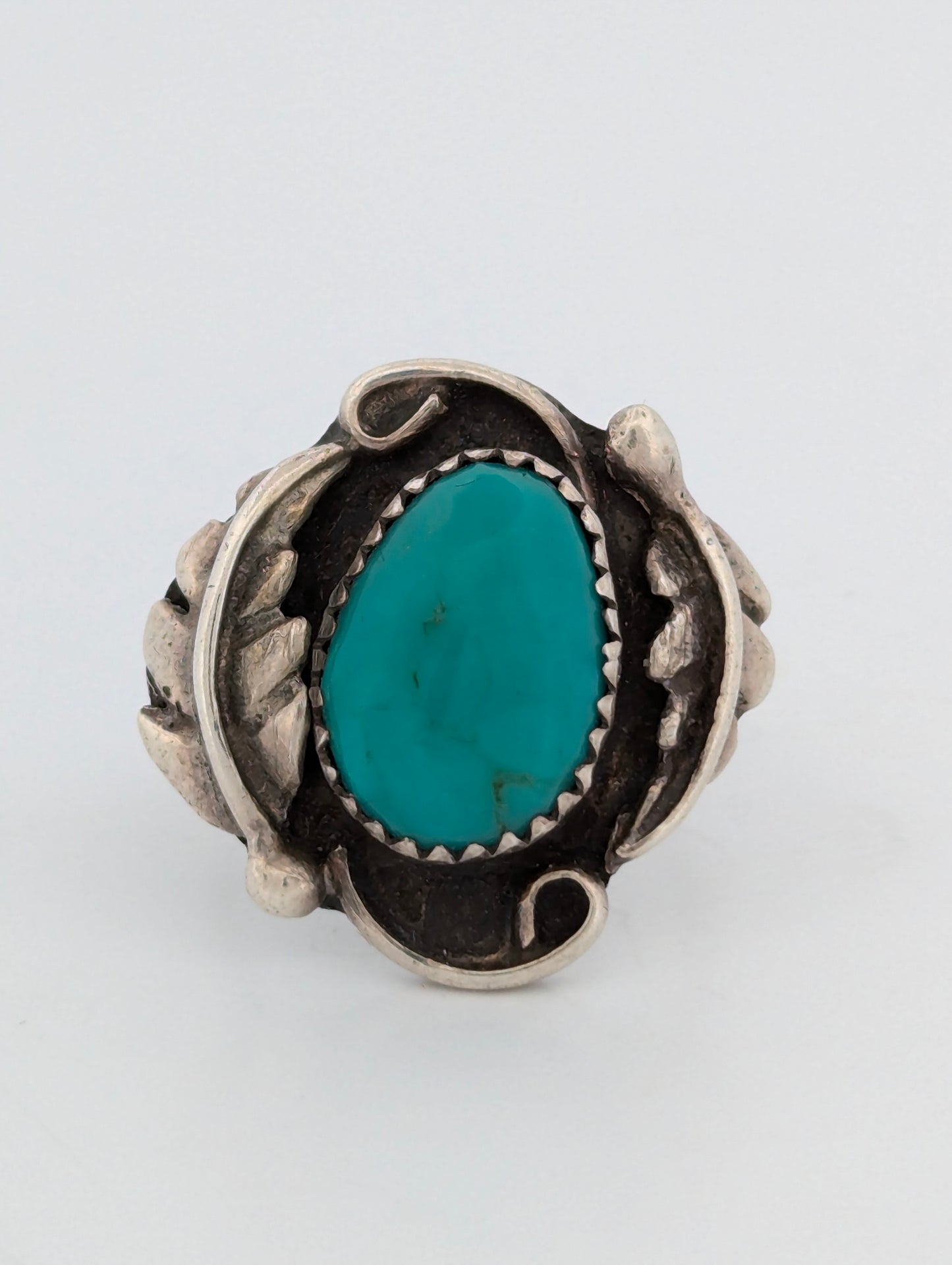 Two Arrows | Vintage Sterling Silver Ring with Turquoise Cabochon - Size 4