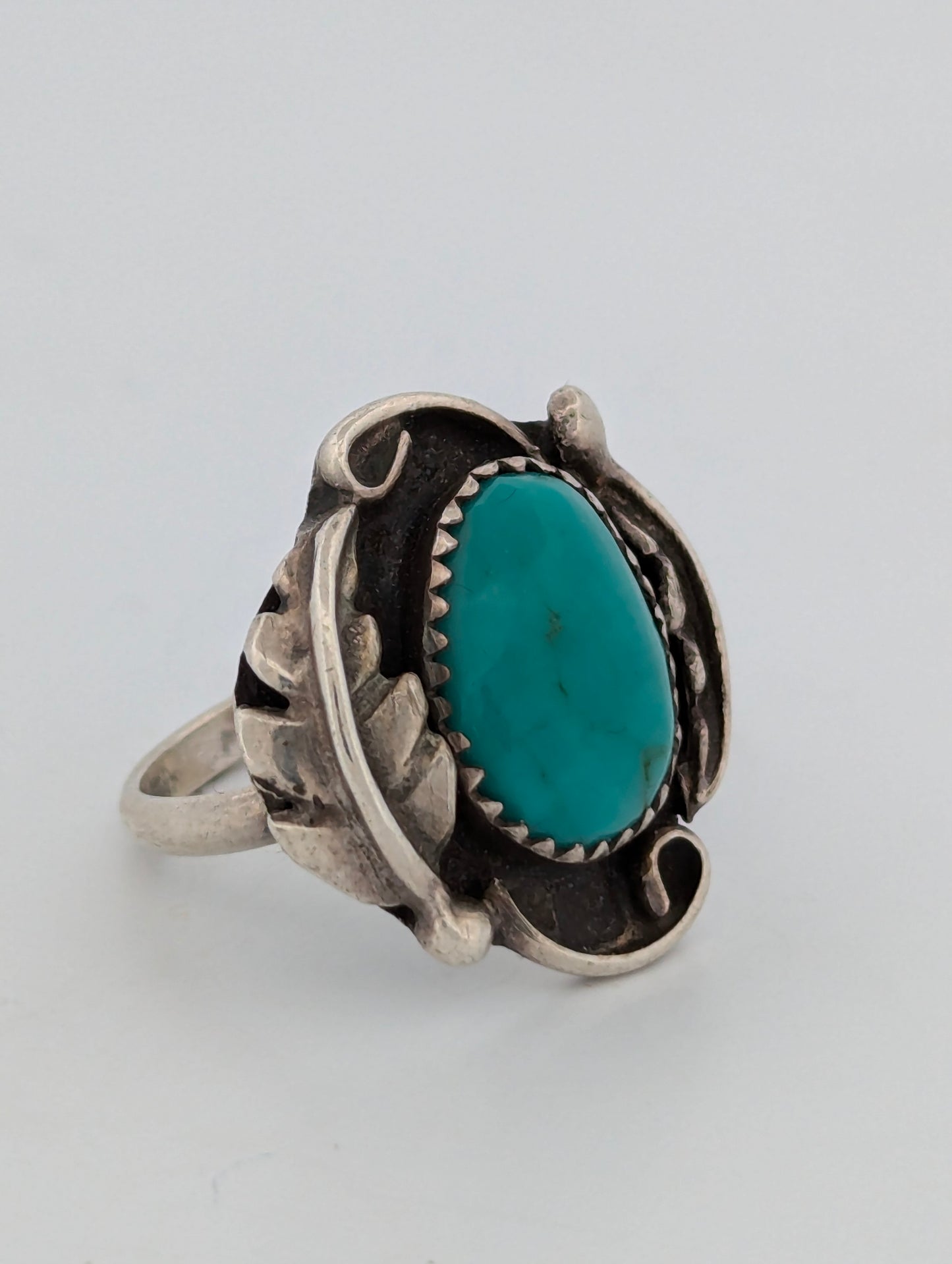 Two Arrows | Vintage Sterling Silver Ring with Turquoise Cabochon - Size 4