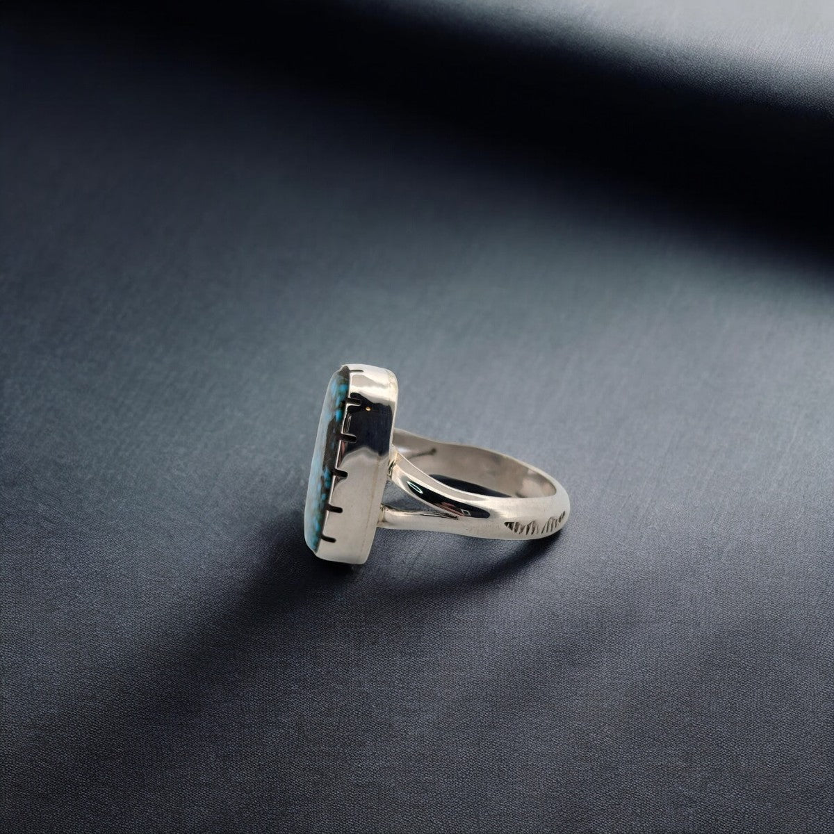 Ghost's Hill | Sterling Silver & Kingman Turquoise Split Shank Ring - Size 7