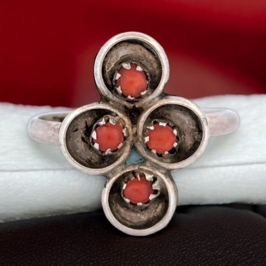 Wagon Wheel | Vintage Sterling Silver Ring with Four Coral Cabochons